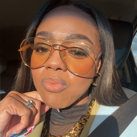 Meet your Posher, Veronica - Picture 3 of 3